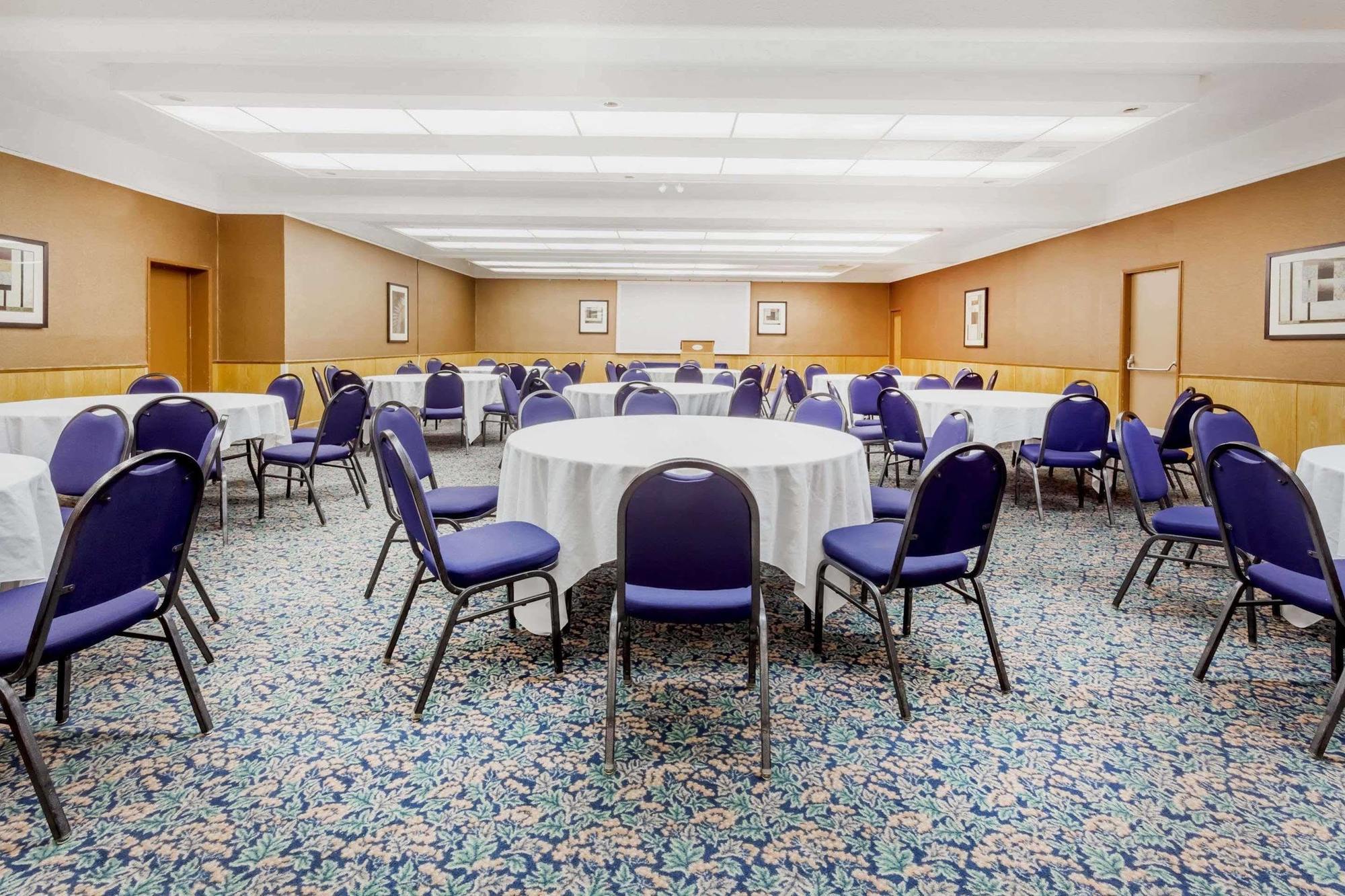 Hotel Ramada By Wyndham Yorkton Exteriér fotografie