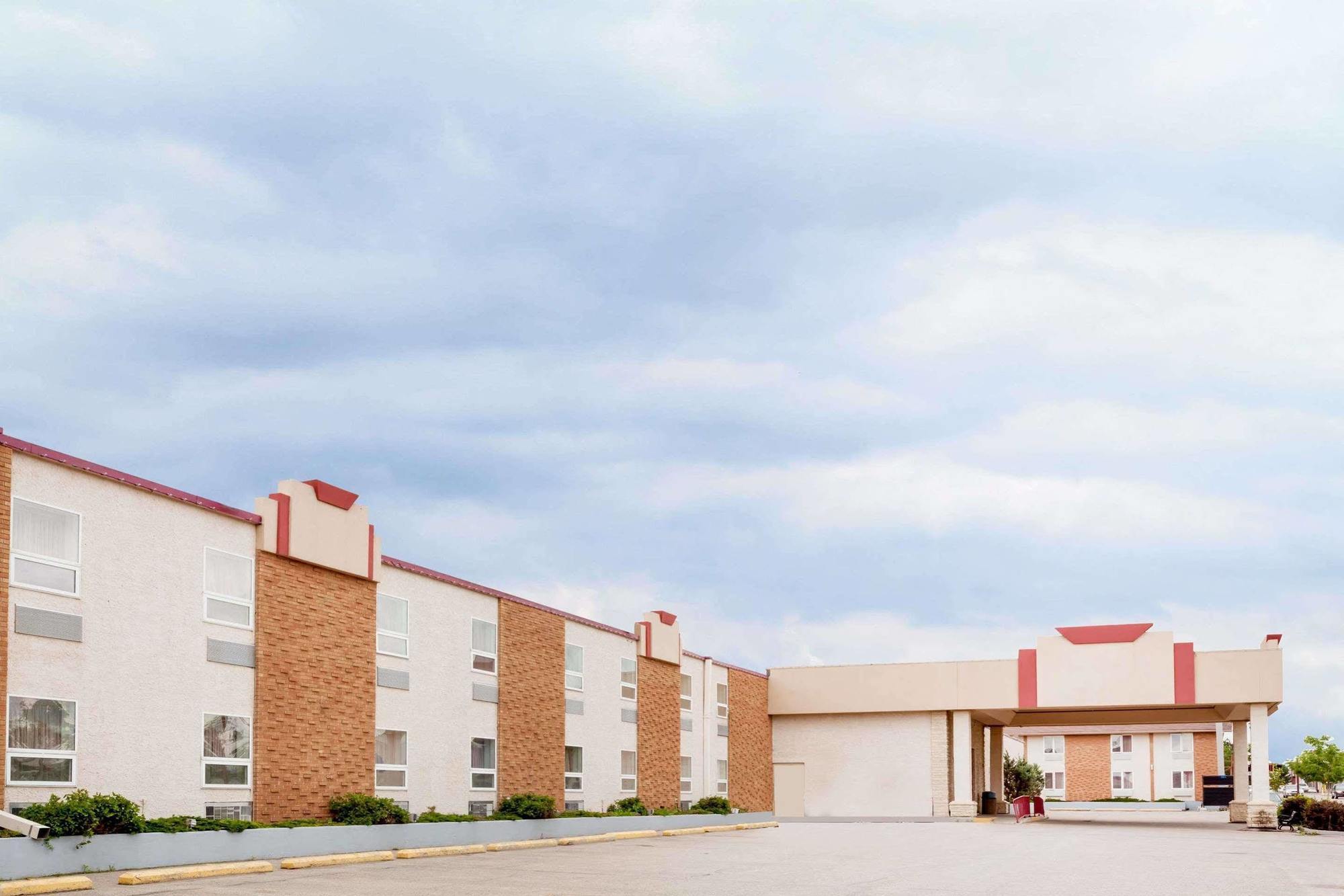 Hotel Ramada By Wyndham Yorkton Exteriér fotografie